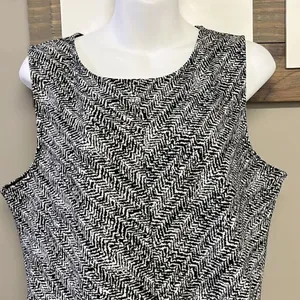Banana Republic Sleeveless Black and White Abstract Pullover Shell- Large thumbnail 4