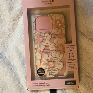 Kate Spade New York Apple iPhone 13 Pro Protective Hardshell Case thumbnail 1