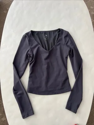 CSB Crop Shop Boutique Freedom Alina Gray Longsleeve V Neck Workout Top S $79 thumbnail 2