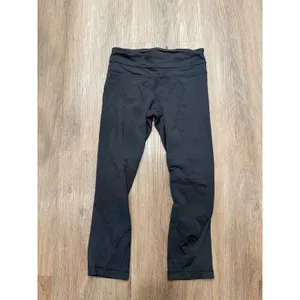 Lululemon Black Crop Leggings Size 4 Athleisure Running Workout Pants‎ thumbnail 3