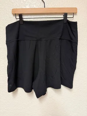 ATHLETA Black Coaster Luxe High Rise 4.5” Shortie Shorts Size Large thumbnail 2