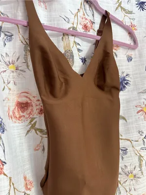 SKIMS Unlined Plunge Thong Bodysuit | Jasper | Small | NWT thumbnail 3