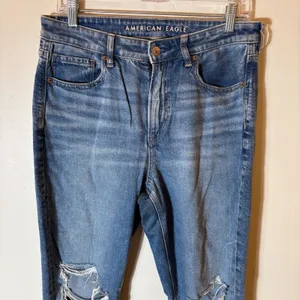 American Eagle Strigid Mom Jeans Womens 8 Short Medium‎ Wash Distressed Ripped thumbnail 2