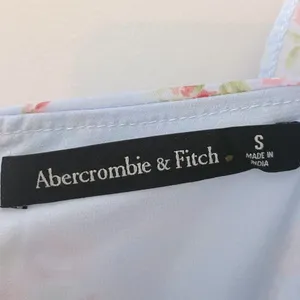 Abercrombie & Fitch Floral Asymmetric Ruffle Maxi Dress Size Small NWT Tiered thumbnail 9