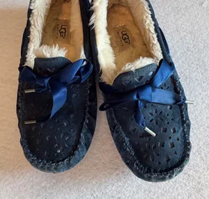 UGG Australia Shearling Lined Moccasin Slippers Navy Suede Bow Women’s 7.5 thumbnail 1