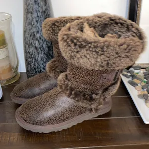 Rare!! UGG Skylah Brown Bomber Leather Faux Fur Boots Size 6 thumbnail 1