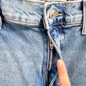 Free People Women's Risk Taker Mid-Rise Straight-Leg Jeans‎ Size 31 thumbnail 5