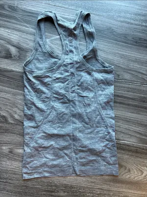 Lululemon Athletica Heather Gray Tank Top. Size 4 thumbnail 2