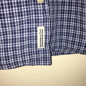 EUC Women’s small Abercrombie Button down‎ thumbnail 2