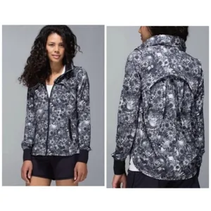 Lululemon‎ Bring Back The Track Jacket floral size 8 thumbnail 2