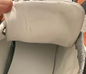 Título: Zapatillas Urbanas Plateadas con Acabado de Purpurina thumbnail 3