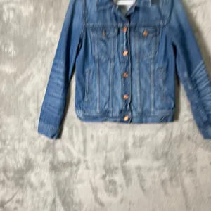 J.Crew Classic Denim Jacket Small Wash Fitted Button Front Trucker Style Classic thumbnail 2
