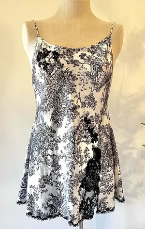 Vintage Y2K Victoria's Secret Black and toile White Floral Lace nightie thumbnail 1