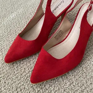 NEW Greatonu Bright Red Women’s Kitten Heels Suede Leather Size 39 Shoes NWOB thumbnail 2