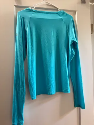 ALO Yoga Women's Long-Sleeve Crew in Bright Turquoise Never Been Worn thumbnail 2
