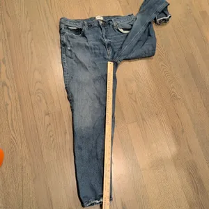 Agolde Los Angeles Distressed Straight Leg Crop Jeans Medium Wash Size 31 thumbnail 4