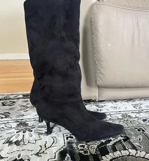 Elegant Black Suede Knee thumbnail 1