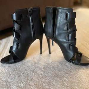 DVF Diane Von Furstenberg Black Stiletto Leather Booties thumbnail 13
