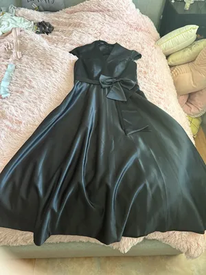 Unique Black Satin V-Neck Cap Sleeve A-Line Evening Gown With Bow Size 16 thumbnail 3