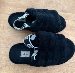 Women’s UGG Black Fluff Yeah House Shoes (Size 7) thumbnail 2