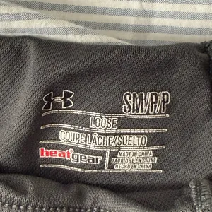 Under Armour Gray Shorts thumbnail 4