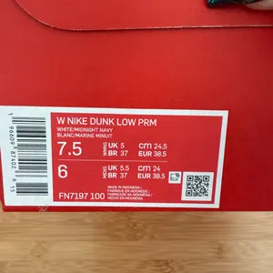 Nike Women’s Dunk Low Sneakers thumbnail 8