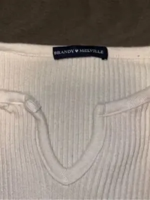 Brandy Melville Cropped Cream Long Sleeve thumbnail 5