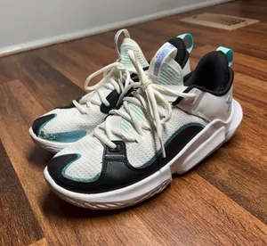 Under Armour Basketball Shoes thumbnail 1