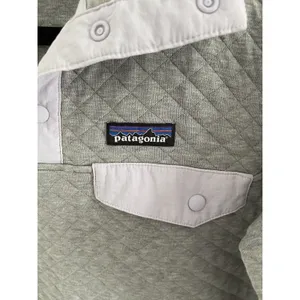 Patagonia Women's Organic Cotton Quilt Snap T Pullover Gray And Lilac Sz‎ XS thumbnail 3