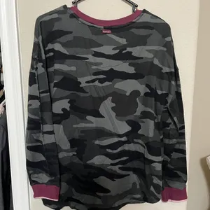 Kensie Women Camo Long Sleeve Top Grey Black Burgundy Trim Size L thumbnail 6