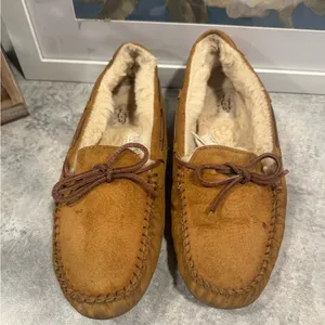 UGG Australia Women's Dakota 5612 Chestnut Sheepskin Moccasins Slippers Sz 8 thumbnail 4