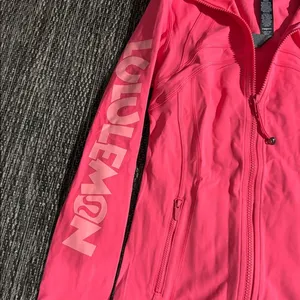Lululemon Disney Define Jacket *Nulu Lipgloss Pink Size 4 NEW thumbnail 6