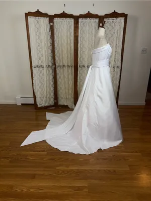 Beautiful Vintage Y2K David’s Bridal Wedding Gown thumbnail 5