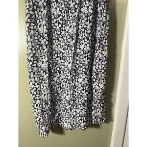 Abercrombie & Fitch Women's Size XS Midi Skirt Slit Front Black White Blue Ditsy thumbnail 11