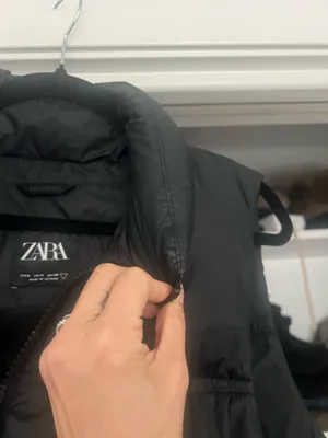 Zara DNWR black puffer vest S  thumbnail 3