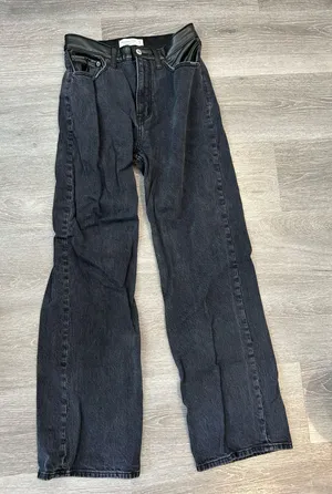 Abercrombie High-Rise Jeans thumbnail 1