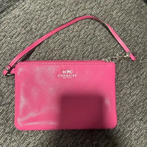 Coach Wristlet Pink thumbnail 1