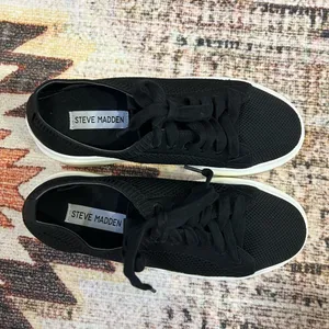Steve Madden Woman’s Savage Black Platform Lace Up Sneakers Size 6.5 thumbnail 2