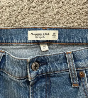 Abercrombie 90s Straight Ultra High-Rise Curve Love thumbnail 6