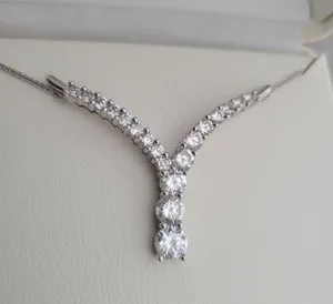 DIAMOND LUXE Sterling Silver Simulated Diamond V Shaped Journey Necklace 18" NEW thumbnail 4