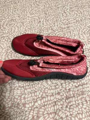 Maroon Six Flags brand water shoes with mesh top, drawstring closure size 7 thumbnail 2