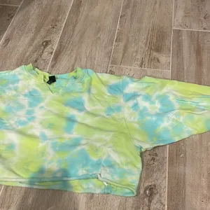 Blue and Green Cropped Tie Dye Wild Fable Sweatshirt Size XL thumbnail 6