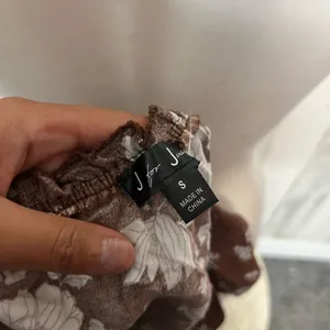 J for justify Brown top off the shoulders thumbnail 2