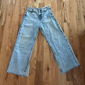 ZARA High-Rise Jeans Wide-Leg thumbnail 1