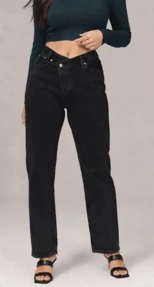 NEW Abercrombie Curve Love '90s Straight Ultra High Rise Black Jeans Size 29 8 thumbnail 1