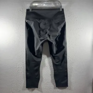 3136 | NWT Fabletics Powerhold Capri Compression Leggings Black Women L thumbnail 2
