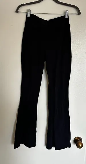 JOLYN Black Crossover Flare Leggings thumbnail 2