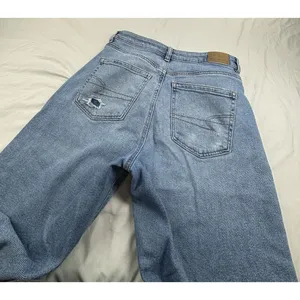 American Eagle Mom Jeans Women's 6 Long Light Wash Distressed Stretch Comfort thumbnail 7
