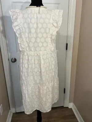 Flirty white evening dress thumbnail 3