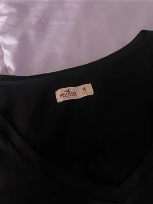Hollister Black V-Neck Tee with Pizza Christmas Embroidery thumbnail 3